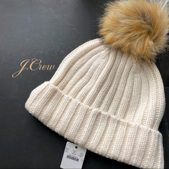 🆕️ J Crew Ribbed beanie faux-fur pom-pom - Picture 2 of 4